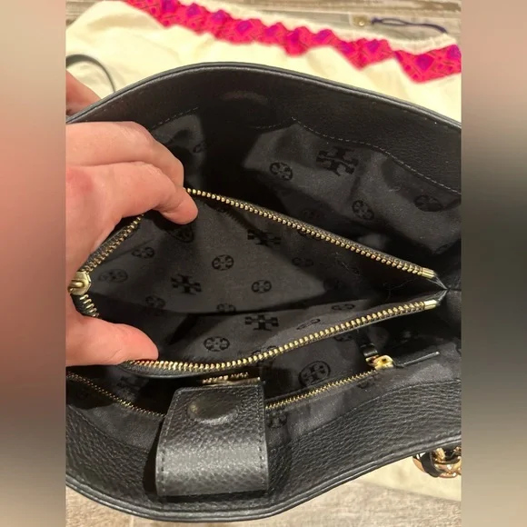 Tory Burch Harper Tote Small in Black - Picture 6 of 10